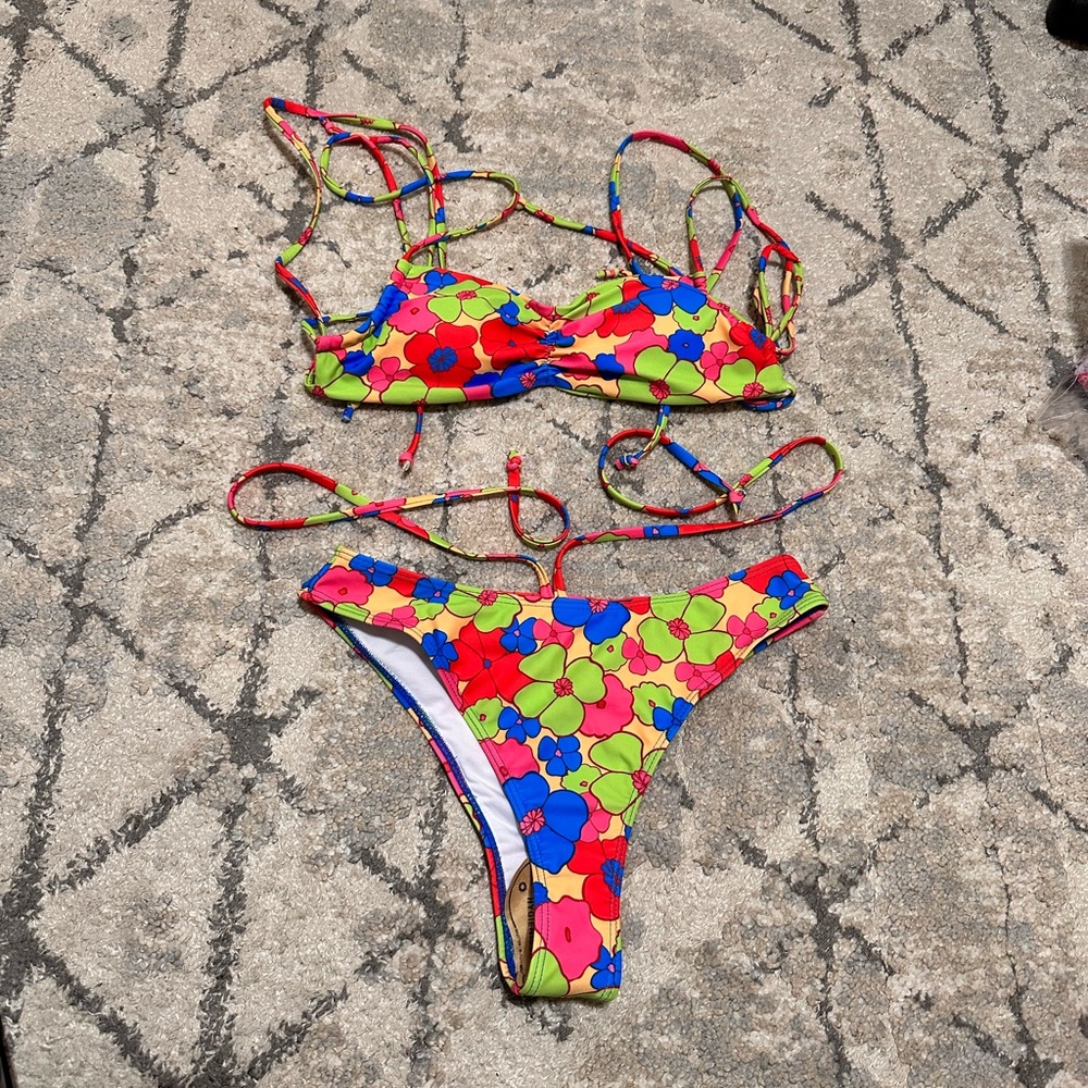 Cute floral bikini set 👙✨💗